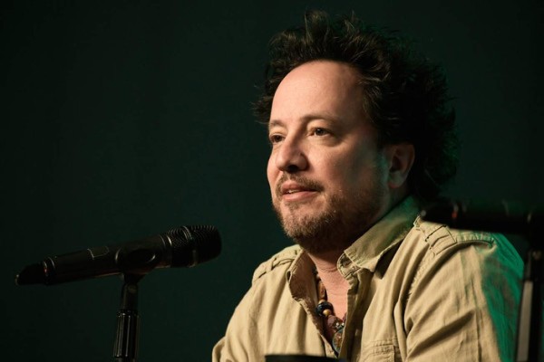 Giorgio Tsoukalos, presentador de Alienígenas Ancestrales, está en Honduras