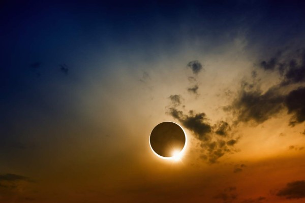 Mirar el eclipse solar sin protección puede dañar la retina