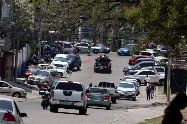 Dos supuestos pandilleros heridos al enfrentarse a tiros con policías