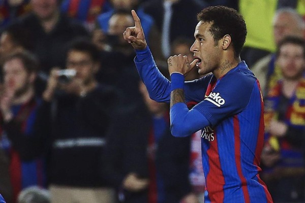 GRA391. BARCELONA, 04/03/2017.- El delantero brasileño del FC Barcelona Neymar Jr. celebra el segundo gol del equipo frente al Celta, durante de la 26 jornada de la Liga de Primera División que se juega hoy en el Camp Nou. EFE/Alejandro García