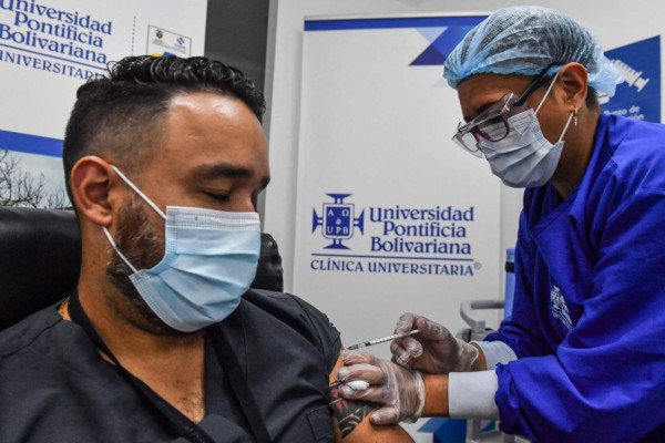 Venezuela inicia vacunación masiva con 100,000 dosis de Sputnik V