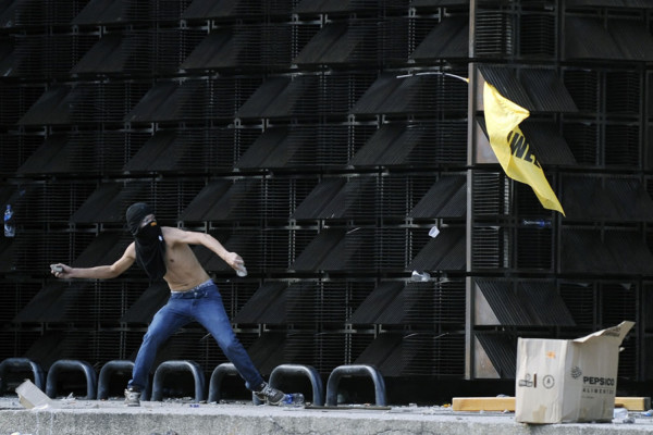 Venezuela: Tres muertos y 23 heridos por disturbios en Caracas