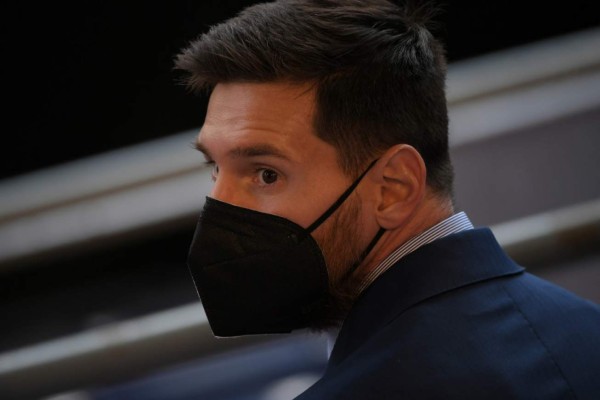 Barcelona's Argentinian forward Lionel Messi arrives to attend Barcelona´s new president Joan Laporta official inauguration at the Camp Nou stadium in Barcelona on March 17, 2021. - Joan Laporta returned as Barcelona president after winning the club's elections by a landslide, with his central pledge to try to persuade Lionel Messi to stay. Laporta was last president at Barca between 2003 and 2010, which included overseeing the hugely successful appointment of Pep Guardiola as coach and the iconic treble-winning team of 2008/9. (Photo by LLUIS GENE / AFP)