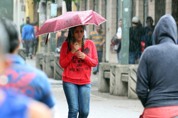 Ingreso de onda tropical dejará lluvias en varias regiones de Honduras