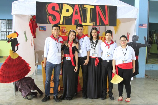 Fiesta multicultural en el instituto Pablo Menzel