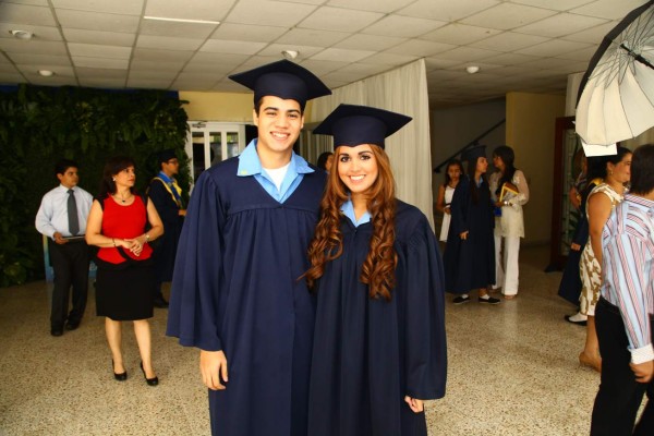 Alumnos de la Escuela Internacional Sampedrana se gradúan