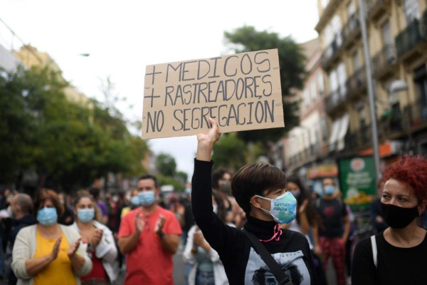 Madrileños salen a protestar por restricciones a la movilidad