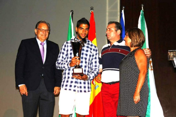El hondureño Jona Mejía recibió el 'Manu de la Paz' y celebró con gol