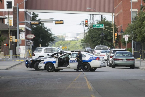 Dan por muerto al asaltante de la comisaría de Dallas