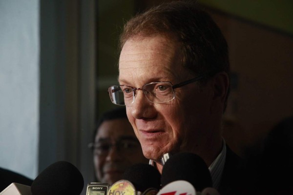 Extraditados a EUA tendrán 'castigos largos y duros' dice embajador Nealon