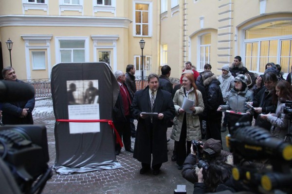 Retiran monumento a Steve Jobs tras salir del armario su sucesor