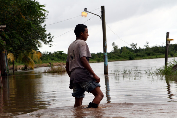 El nivel del Ulúa baja, pero lluvias continuarán hoy