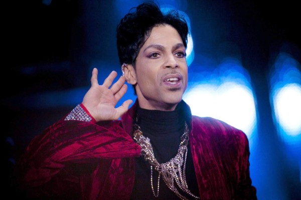 Familia de Prince demanda a un médico que le recetó medicamentos al artista
