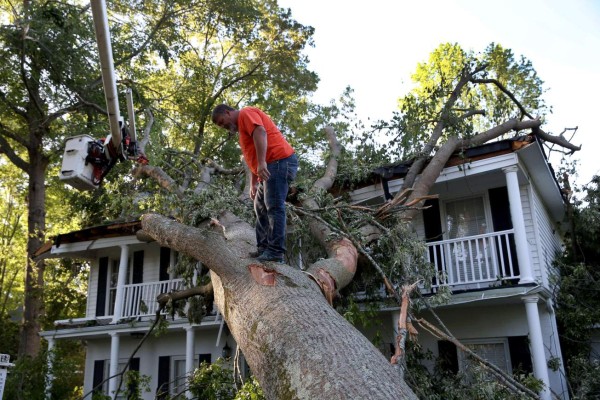 Al menos 35 muertos por tornados y tormentas en Estados Unidos