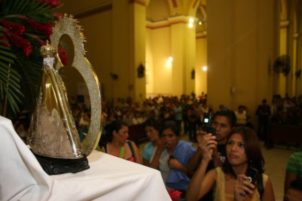 Honduras pide por la paz a la Virgen de Suyapa