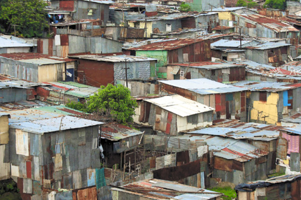 Más pobres en el país más feliz del mundo