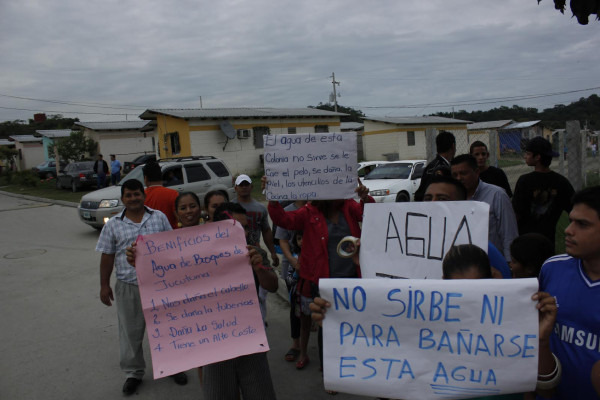 Conflicto en la colonia Jucutuma por servicio de agua