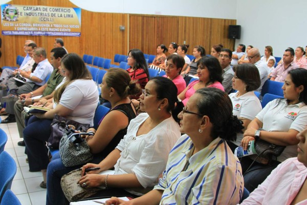 DEI enseña a empresarios hondureños cómo facturar sus ventas