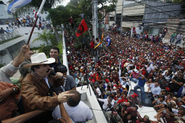 Honduras pide a Brasil que entregue a Manuel Zelaya