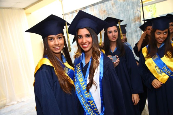 Alumnos de la Escuela Internacional Sampedrana se gradúan