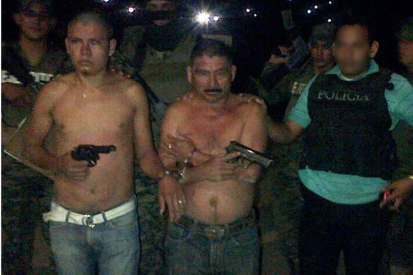 Capturan a padre e hijo que asaltaban buses en Santa Bárbara