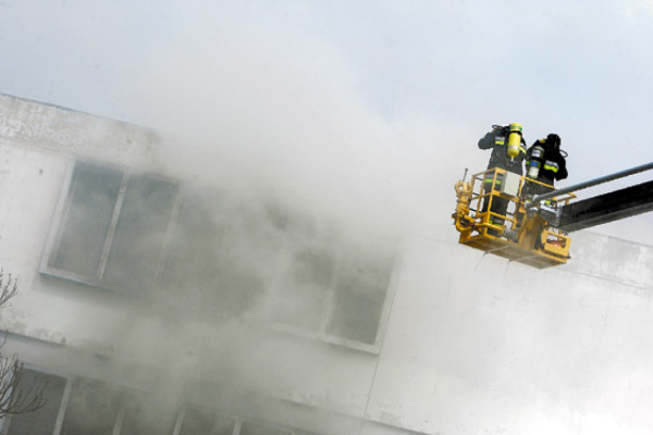 Llamas consumen facultad de Química en la Unah