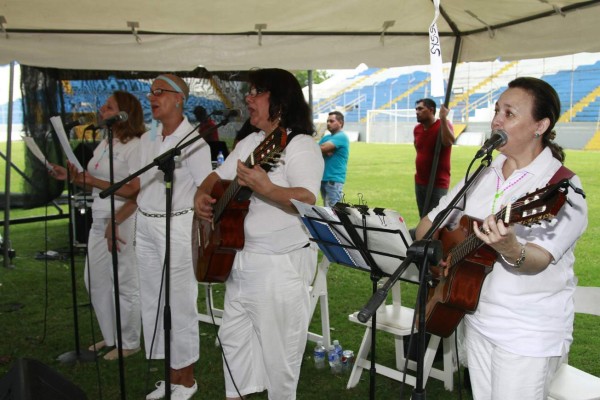 Católicos rezan el rosario y piden por la paz de Honduras