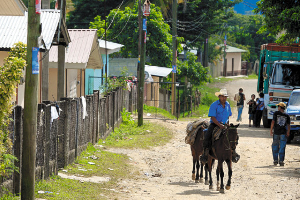 Escarban los ríos para hallar oro