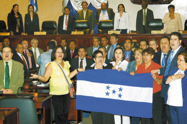 Investigan actos del presidente Zelaya