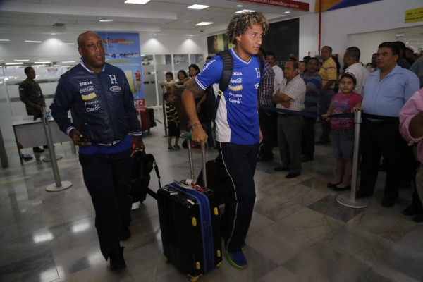 Cabizbajos llegan los seleccionados de Honduras