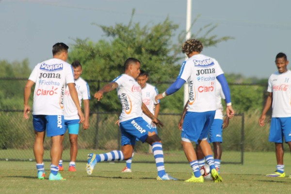 Seleccionados llegan a San Pedro Sula para amistoso con México y EUA