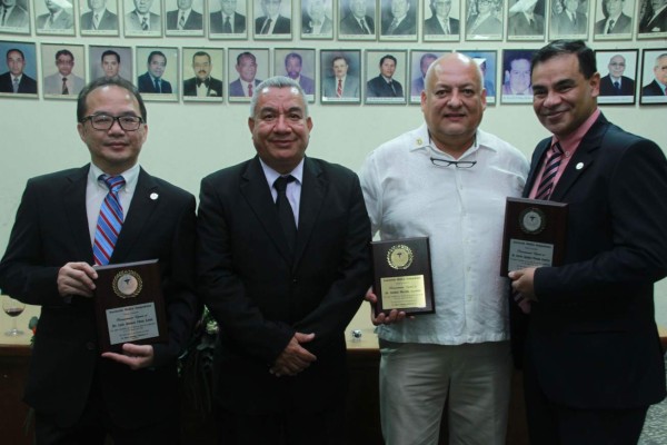 Asociación Médica de San Pedro Sula realiza homenaje