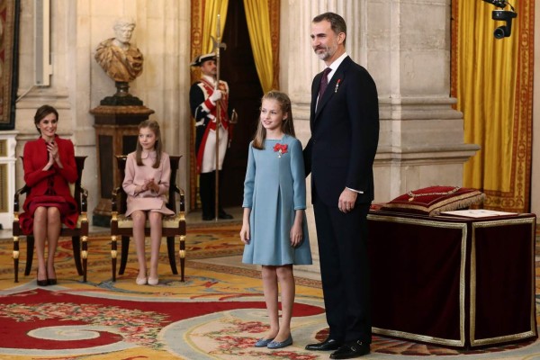 Rey Felipe VI celebra sus 50 años imponiendo la mayor condecoración a su heredera