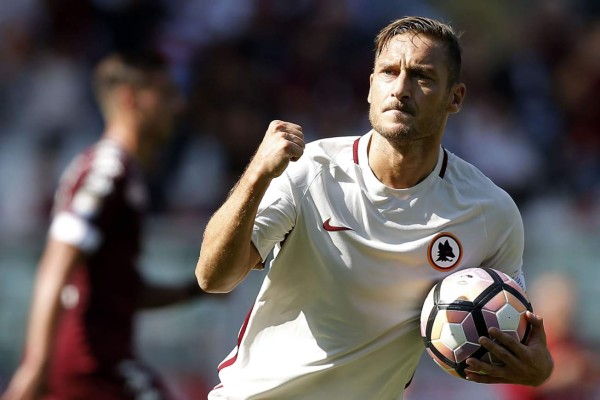 Francesco Totti cumple 40 años en medio de la polémica