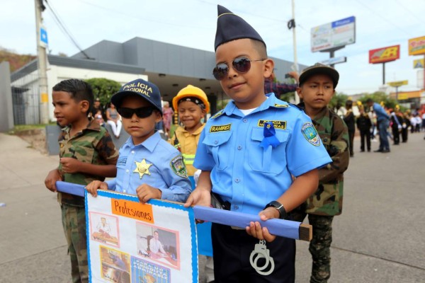 Unos 35,000 escolares muestran amor a la patria