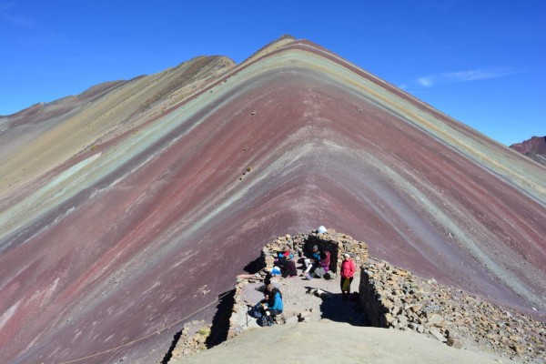 Montaña de colores, una extraña maravilla natural