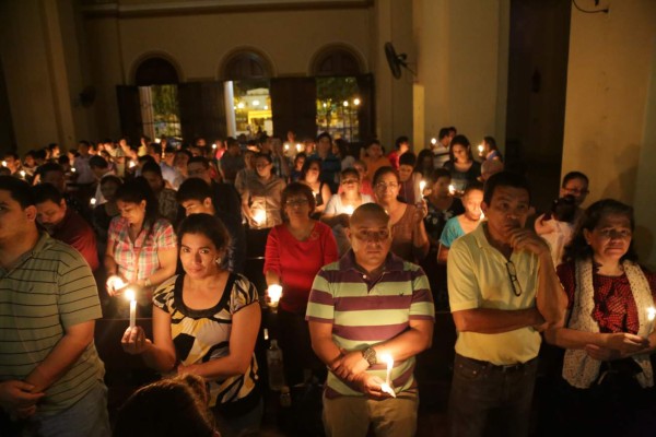 Jesús ha resucitado, miles de católicos celebran con júbilo