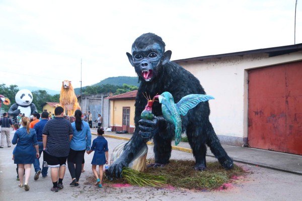 Trinidad ardió de entusiasmo con sus chimeneas