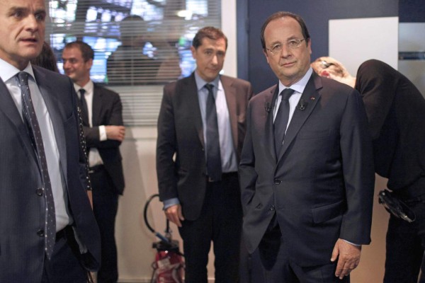 Francia 'hará todo para ayudar a Nigeria' a encontrar a colegialas