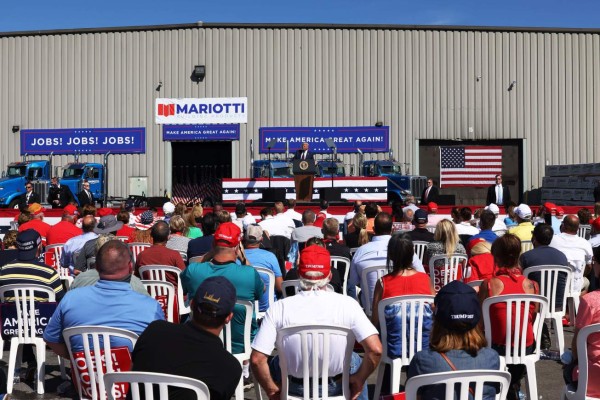 OLD FORGE, PENNSYLVANIA - AUGUST 20: U.S. President Donald J. Trump speaks at a campaign rally on August 20, 2020 in Old Forge, Pennsylvania. President Trump is campaigning in the battleground state of Pennsylvania near the hometown of former Vice President Joe Biden, hours before Biden will accept the Democratic Presidential nomination on the last day of the Democratic National Convention. Michael M. Santiago/Getty Images/AFP== FOR NEWSPAPERS, INTERNET, TELCOS & TELEVISION USE ONLY ==