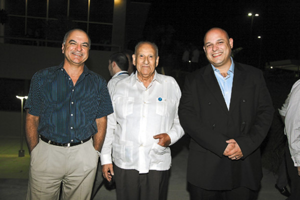 Fiesta catracha en jardines de Altia