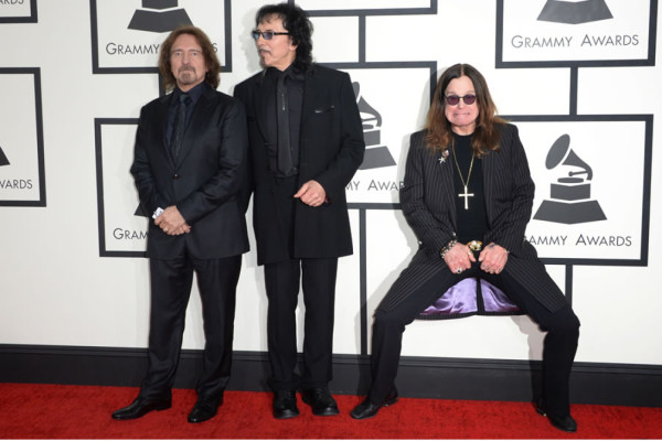 Estrellas de la música brillan en la alfombra roja de los Grammy