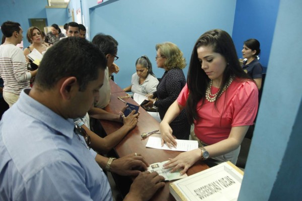 Ministerio Público identifica a exfuncionarias que emitieron 21 pasaportes