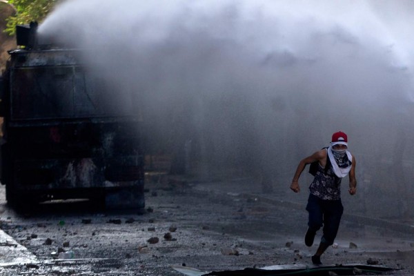Rayos láser, el 'arma silenciosa' de los manifestantes en Chile