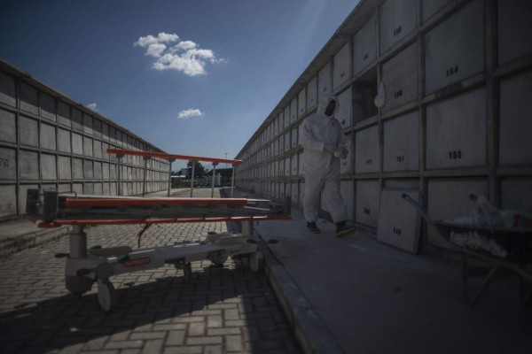 Brasil y EEUU baten tristes récords de muertes por coronavirus