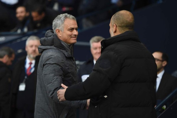 Así fue el saludo entre Guardiola y Mourinho en el derbi de Manchester