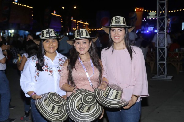 Fonseca acelera corazones en el Festival Folklórico Internacional