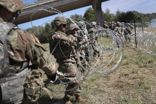 El Pentágono defiende que el envío de tropas a la frontera con México es 'legal'