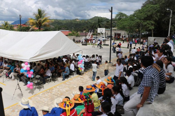 Inauguran una plaza recreativa en Gracias