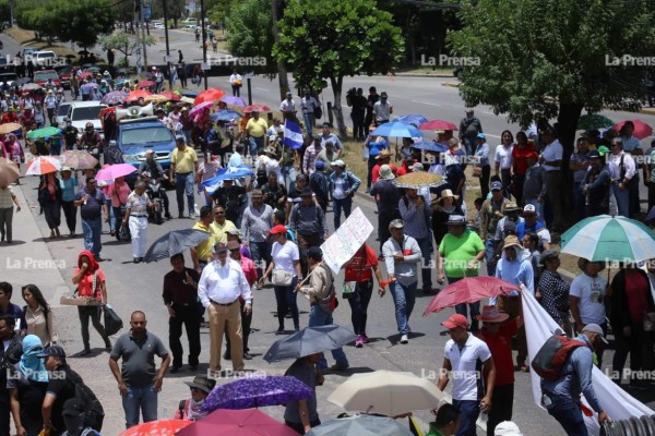 Nuevo enfrentamiento entre policías y manifestantes en Tegucigalpa